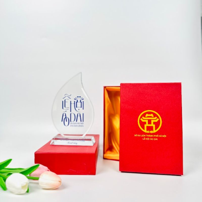 Cúp pha lê khắc logo theo yêu cầu CPLPPR02