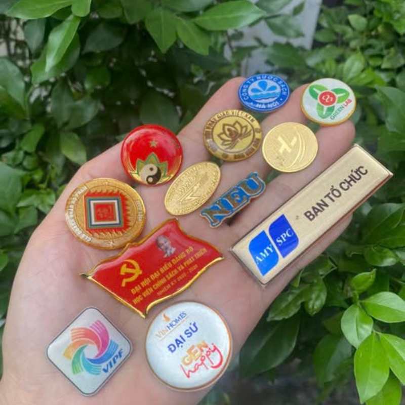 huy-hieu-cai-ao-duc-logo-theo-yeu-cau-1-1